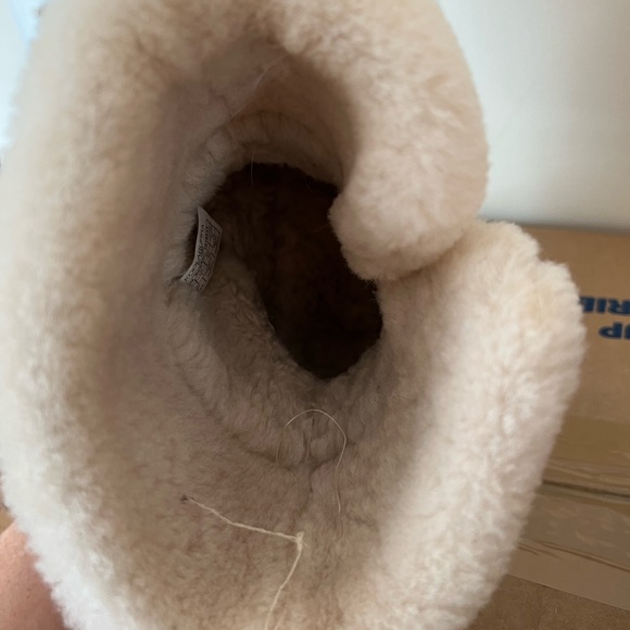 Uggs Koolaburra boots, size 9 - Picture 11 of 13